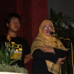 Mystery woman shows up at PJ candlelight vigil