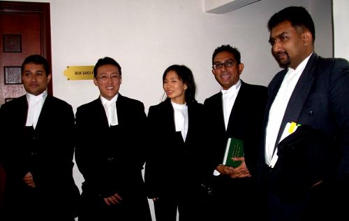 bn-lawyers-l-r-firoz-hussein-lead-counsel-faizul-hilmi-cheng-mei-datuk-hafarizam-harun-umno-legal-adviser-badrul-hishah-copy