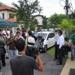 Updates: Anti-Bersih groups turn up at Ambiga's place