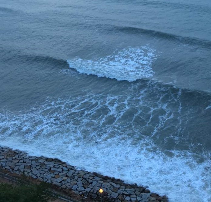 straits quay waves 18 June 2018